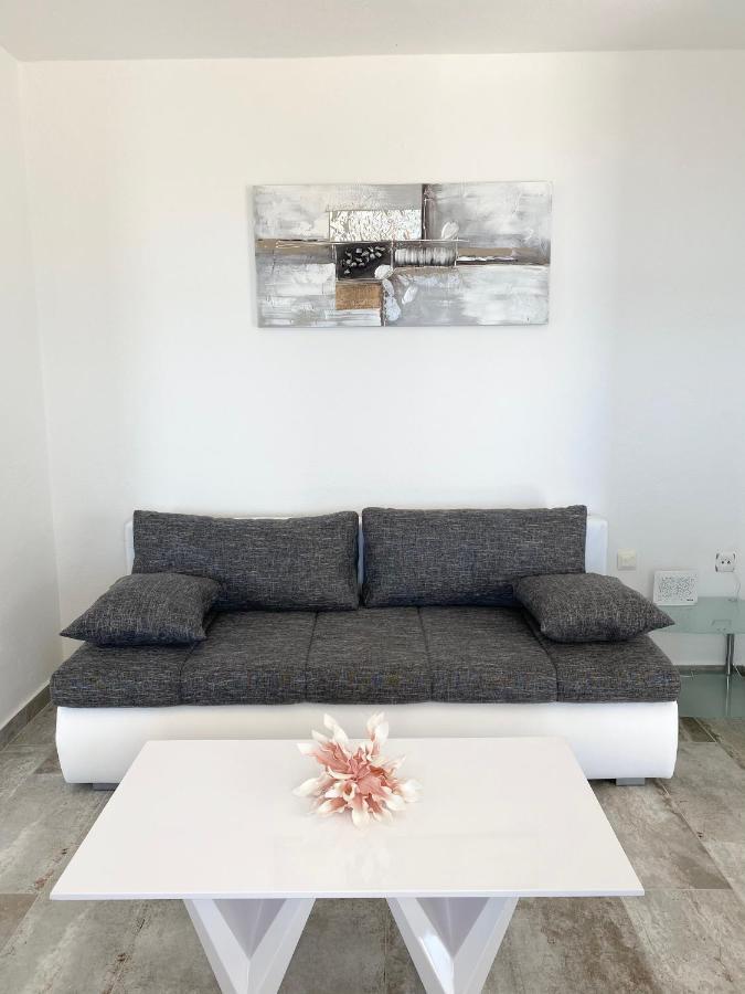 Apartamento Charlene Karlobag Exterior foto
