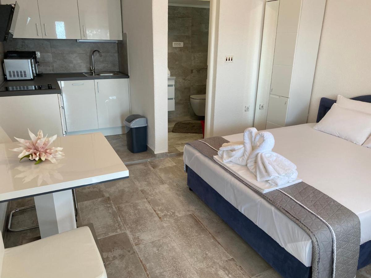 Apartamento Charlene Karlobag Exterior foto