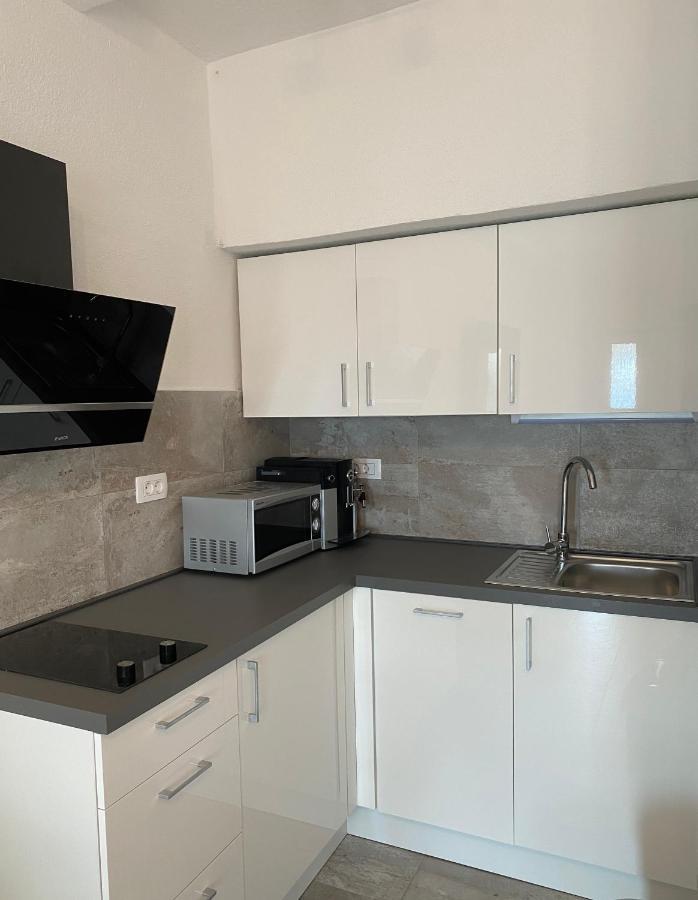 Apartamento Charlene Karlobag Exterior foto