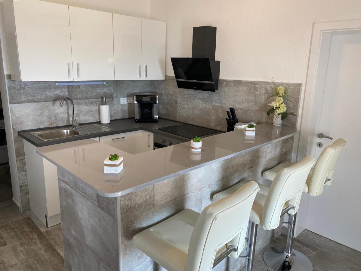 Apartamento Charlene Karlobag Exterior foto