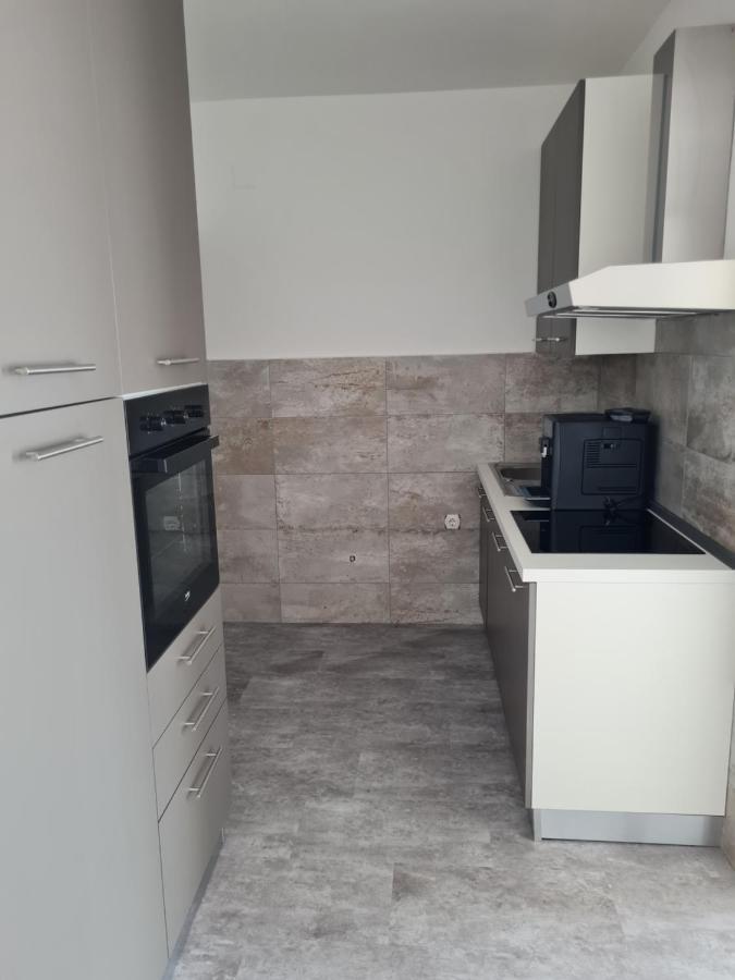 Apartamento Charlene Karlobag Exterior foto