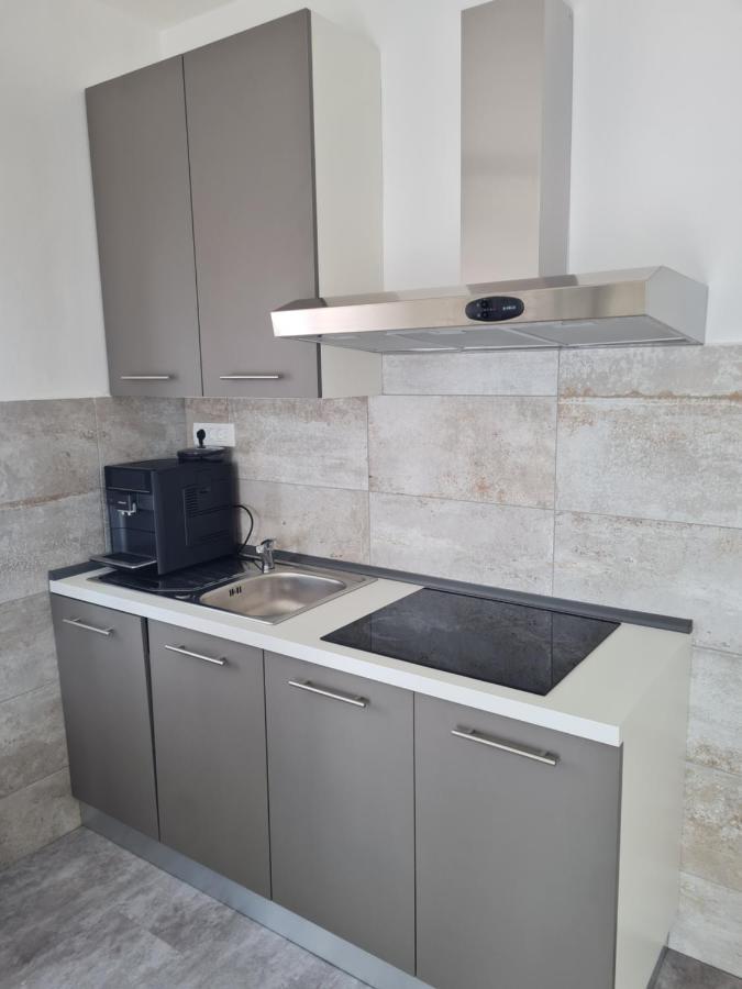 Apartamento Charlene Karlobag Exterior foto