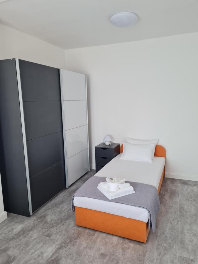 Apartamento Charlene Karlobag Exterior foto